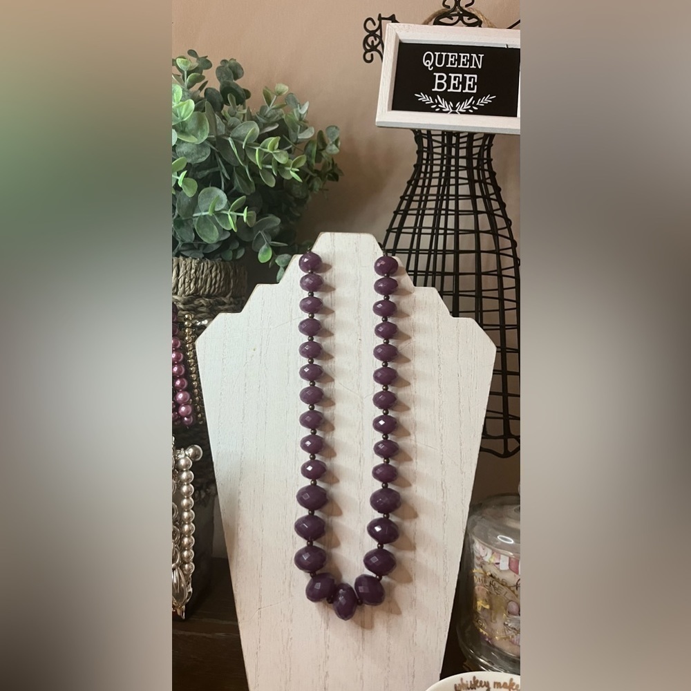 🖤 vintage inspired plum colored bead necklace